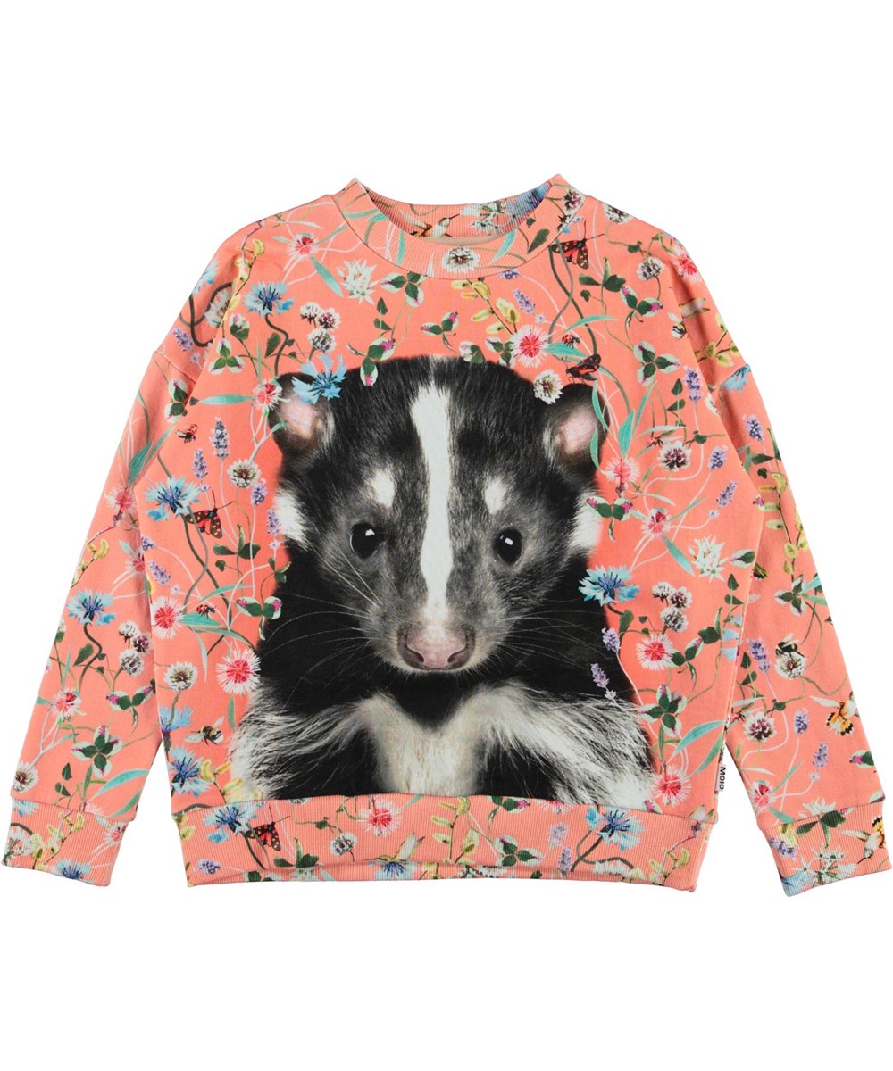 Maxi - Skunk Portrait - Koraalkleurige sweater met stinkdier