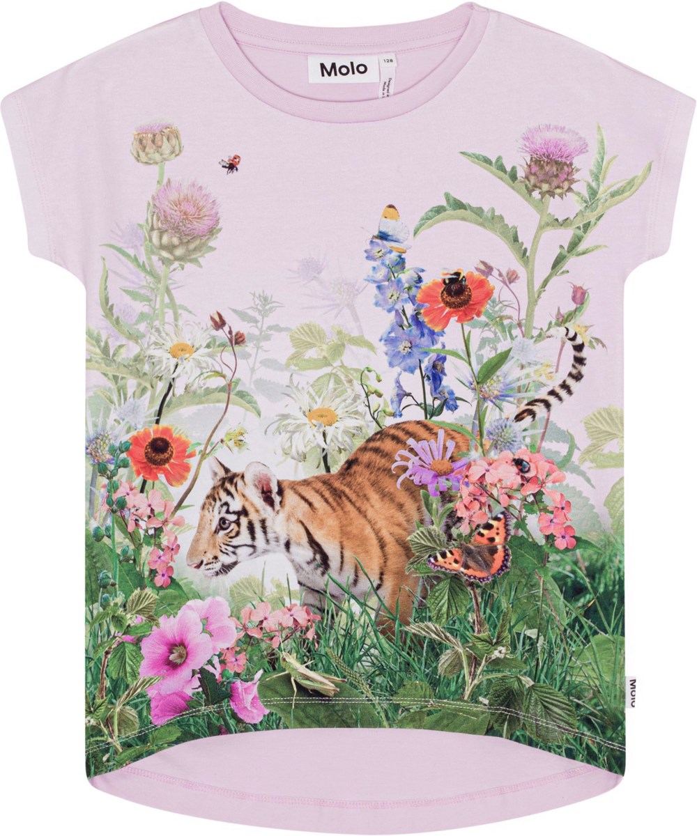 Ragnhilde - Garden Explore - Pastelpaarse biologische katoenen t-shirt met print van tijgerwelpje