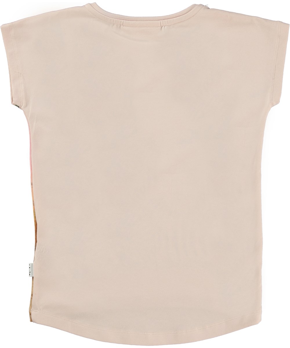 Ragnhilde - Wild Wonderful - Roze biologische t-shirt met een print van dieren op de Savanne