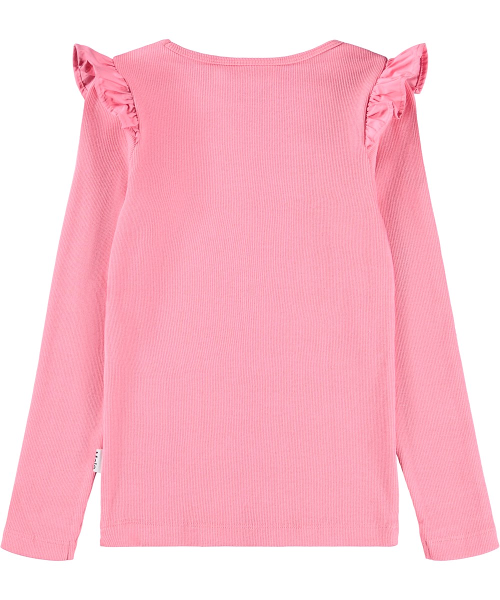 Rasmine - Confetti - Roze aansluitende longsleeve voor kinderen gemaakt van zacht biologisch katoenen ribstof met een ronde hals en ruches op de schouder.