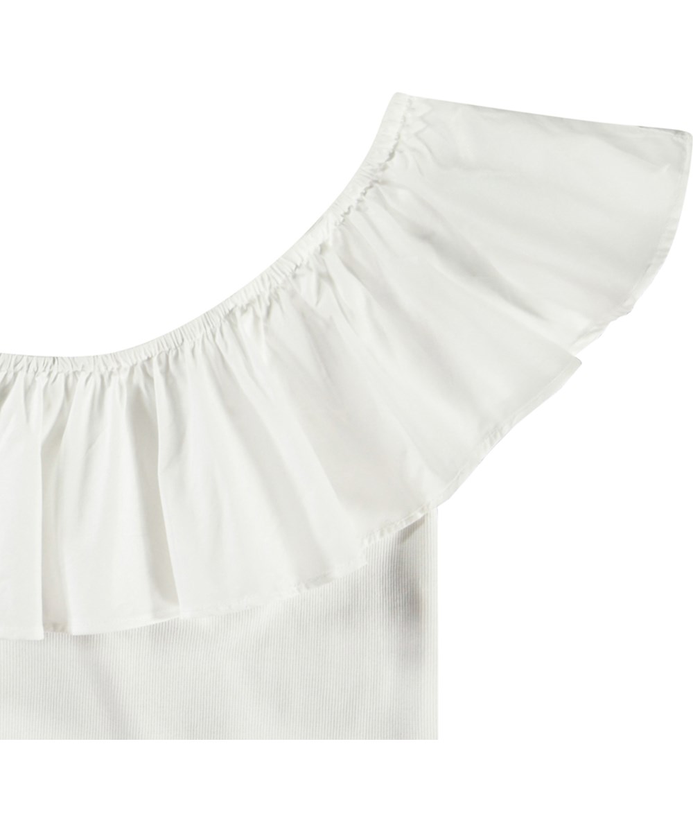 Rebecca - Crisp White - Witte one shoulder kindertop van elastisch biologisch katoen