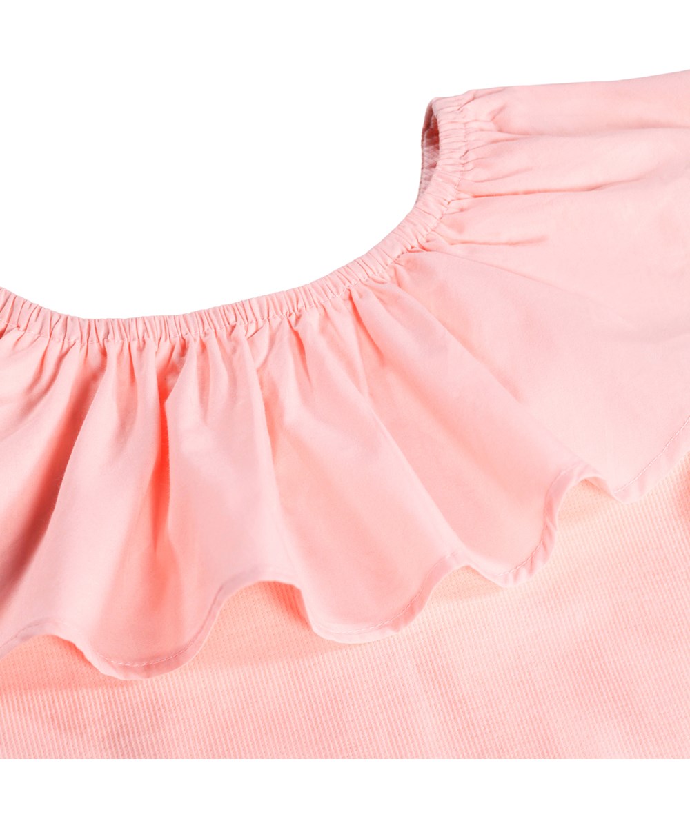 Reca - Peach Bud - Roze off-shoulder kindertopje gemaakt van biologisch katoen