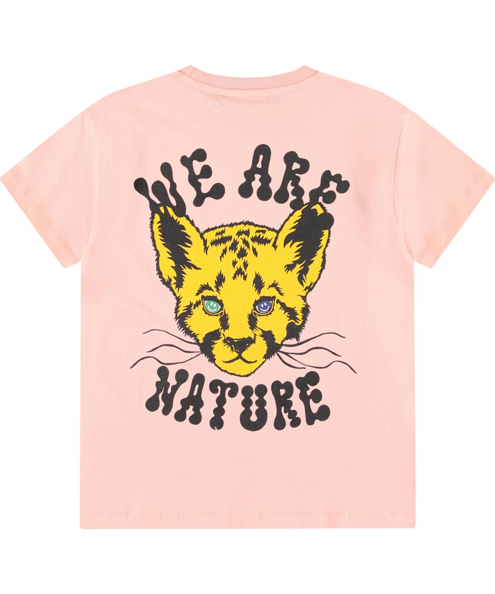 Riley - We Love Nature - Roze kinder t-shirt met print in zacht biologisch katoen met korte mouwen en ribboord rond de hals.