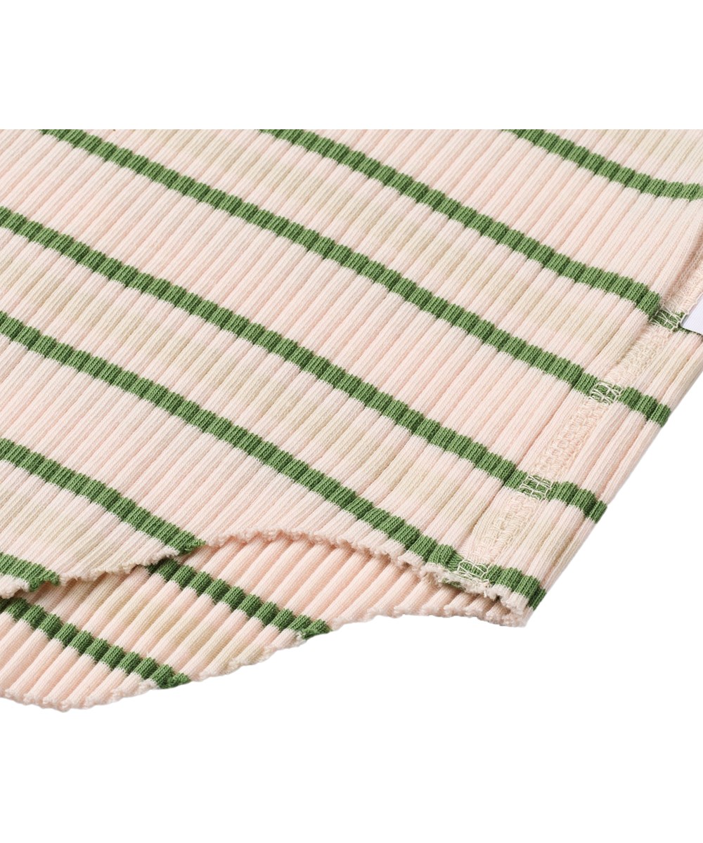 Ronelle - Cloud Green Stripe - Gestreept kinder T-shirt gemaakt van biologisch katoen