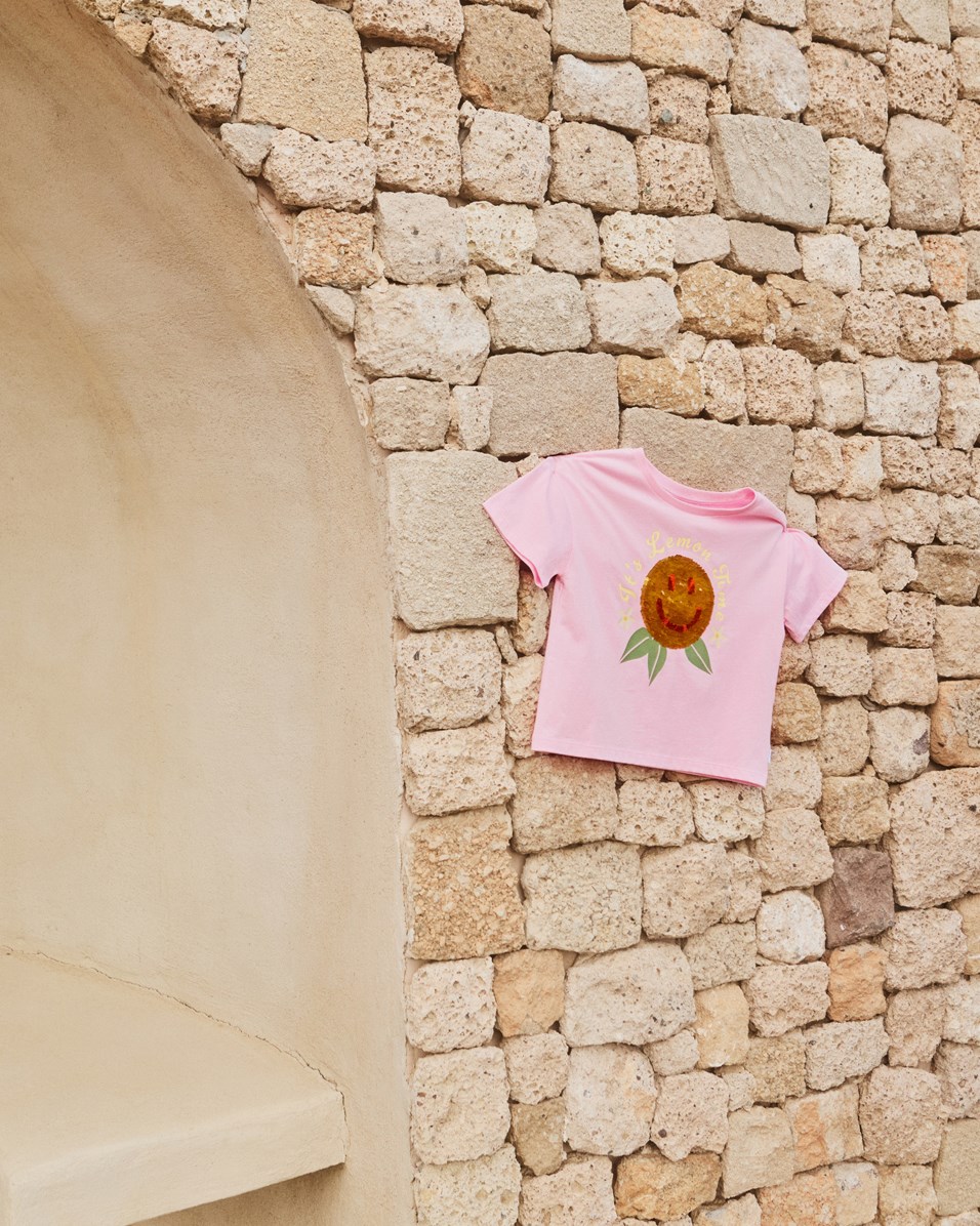 Roseanna - Happy Lemon - Roze, oversized T-shirt voor kinderen gemaakt van biologisch katoen met omkeerbare paillettenafbeelding