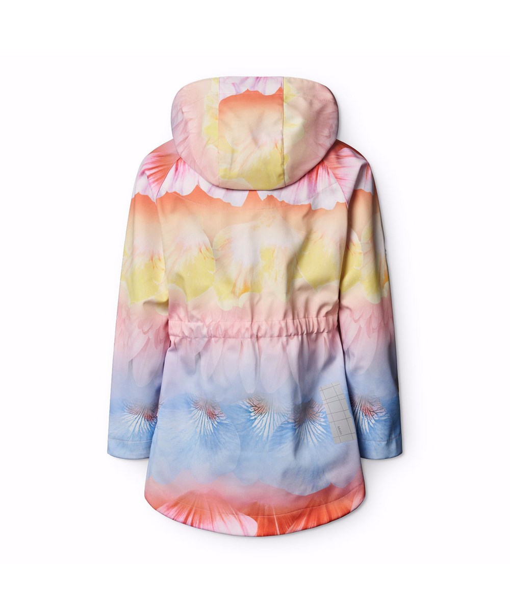Hillary - Faded Petals - Pinkfarbene wind- und wasserabweisende Softshell-Jacke aus recyceltem Polyester mit einem bunten Druck von verblassten Blütenblättern.