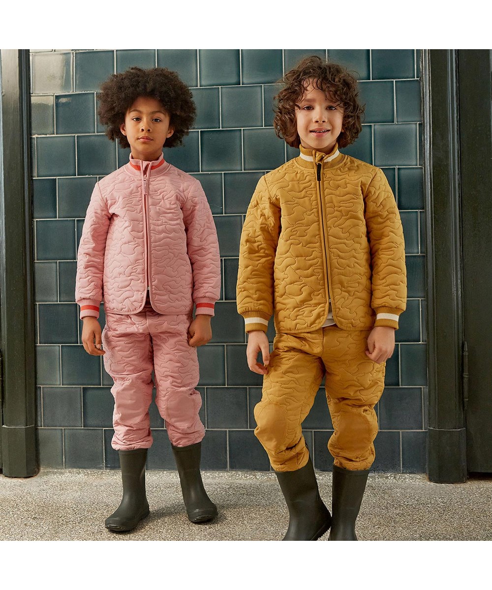 Husky - Rosequartz - Rosa Thermojacke mit roten Streifen