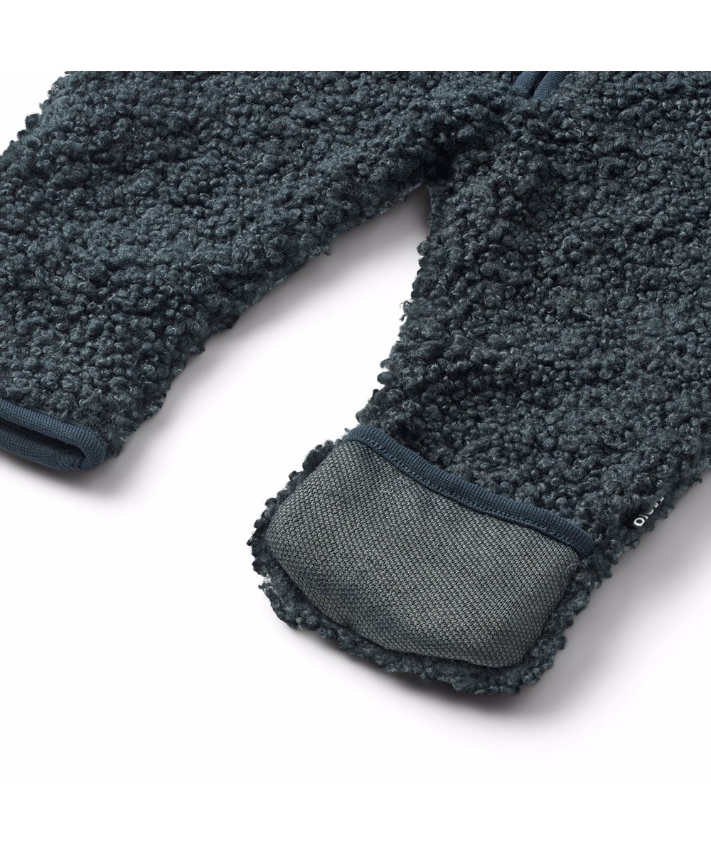 Umeko - Night Navy - Dunkelblaues Fleece-Set für die Kleinen aus recyceltem Polyester und gefüttert mit weicher Baumwolle.