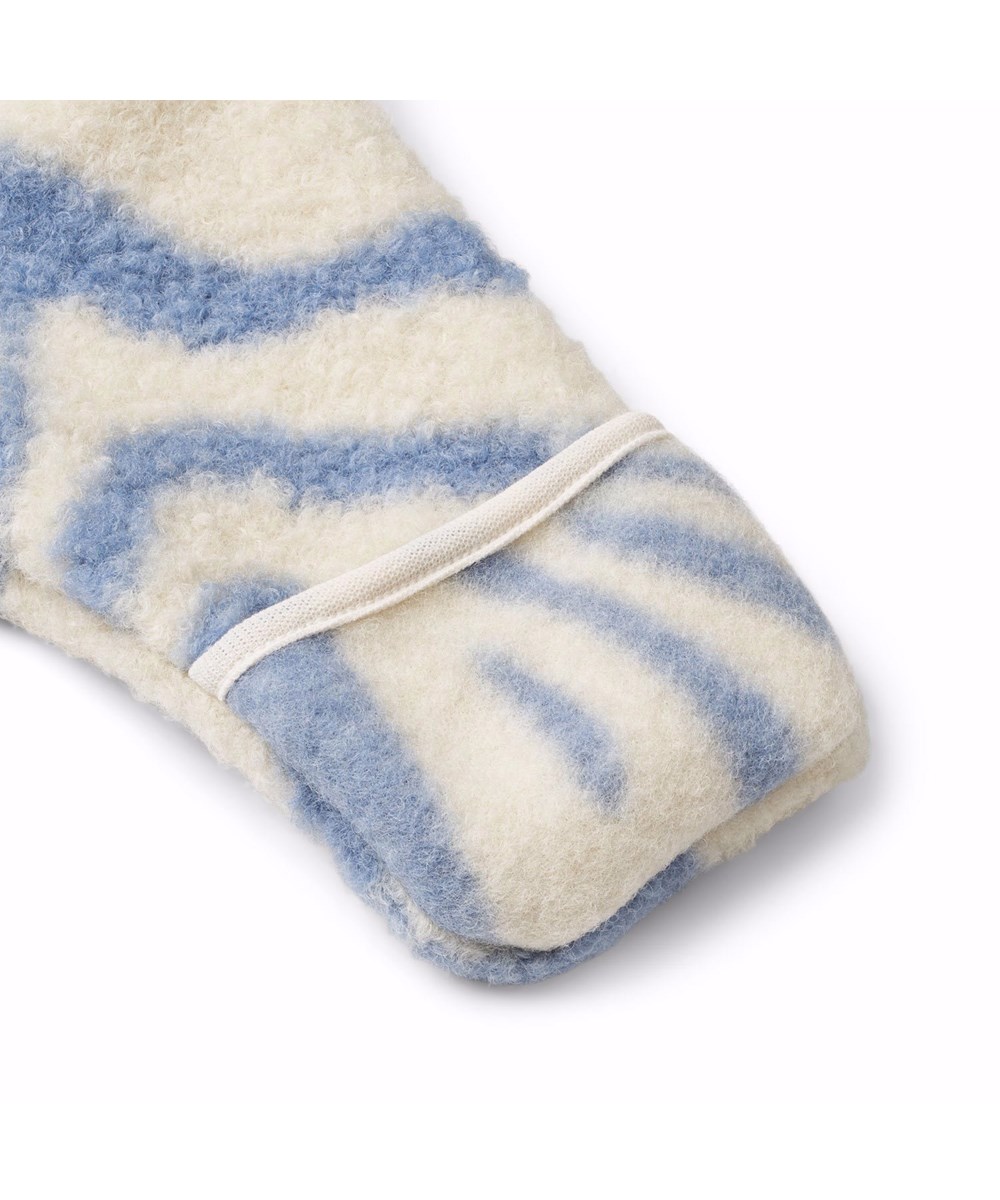 Umeko - Zebra Blue - Gestreifter Fleeceanzug in Lavendelblau für Babys und Kleinkinder