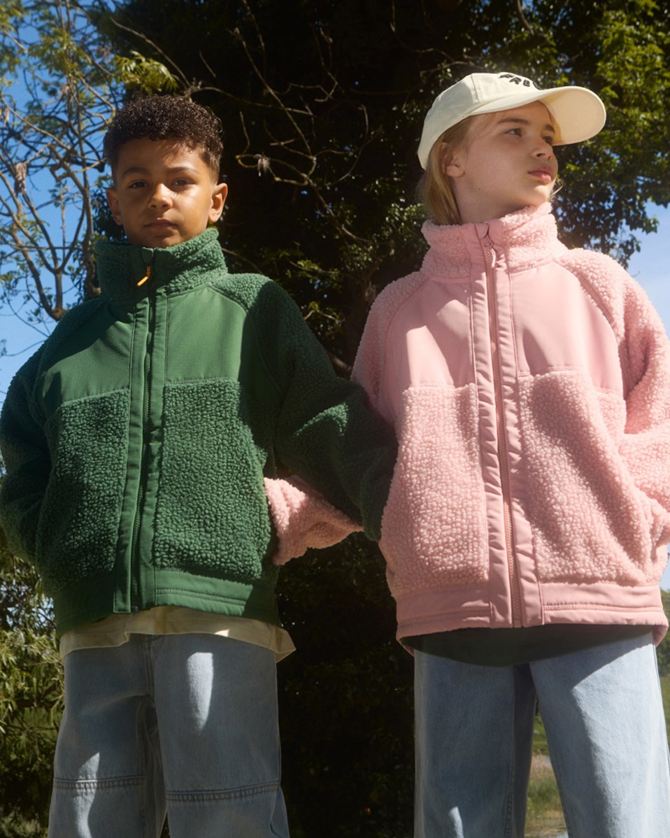 Usher - Rubber Tree - Grüne Fleecejacke für Kinder aus recyceltem Polyester mit Fronttaschen und strapazierfähigen Details.