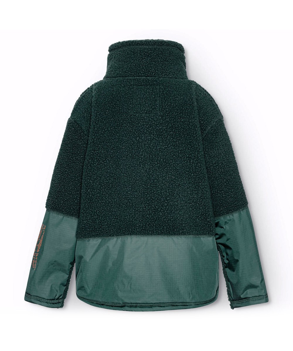 Utha - Ponderosa Pine - Dunkelgrüne Fleecejacke für Kinder mit großen externen Vordertaschen.