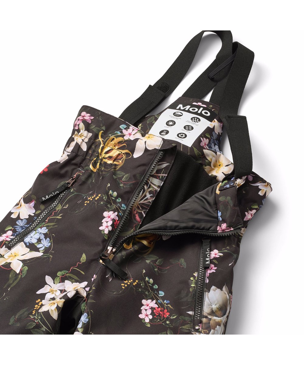 Play Pro - Paisley Flowers - Schwarze wind- und wasserdichte Skihose für Kinder aus recyceltem Polyester mit einem bunten Blumenmuster. Die Skihose hat verstellbare Träger und ist mit 3M™ Thinsulate™ gefüttert.