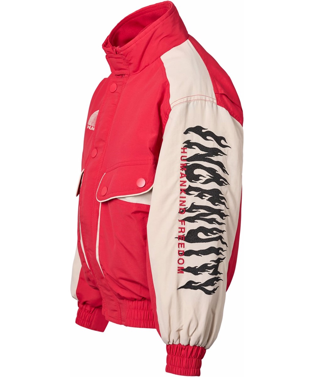 Herold - Vivid - Rote und weiße Jacke für Kinder mit einem bestickten Text auf der Rückseite und dem Ärmel, "Ingenuity humankind freedom".