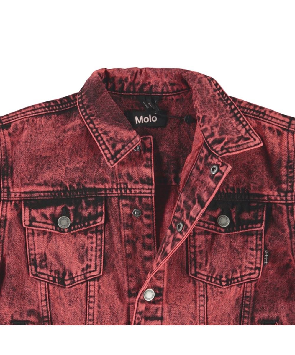 Honore - Fiesta Dye - Rote Jeansjacke für Kinder im gewaschenen Baumwoll-Look.