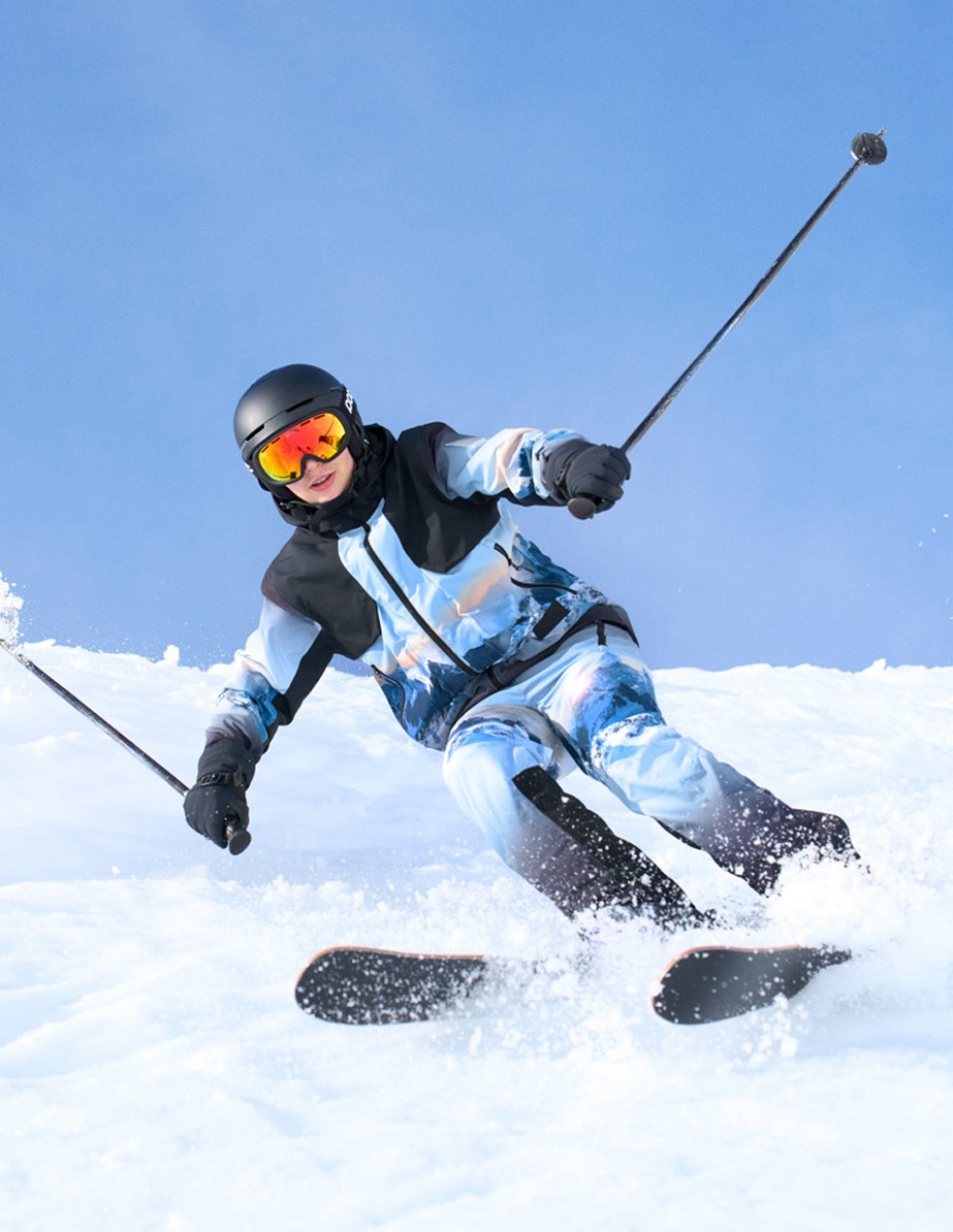 Alpine - High In Sky - Wind- und wasserdichte Skijacke für Kinder aus recyceltem Polyester mit einem Druck der schneebedeckten Alpen, Sonnenstrahlen und einem klaren Himmel.