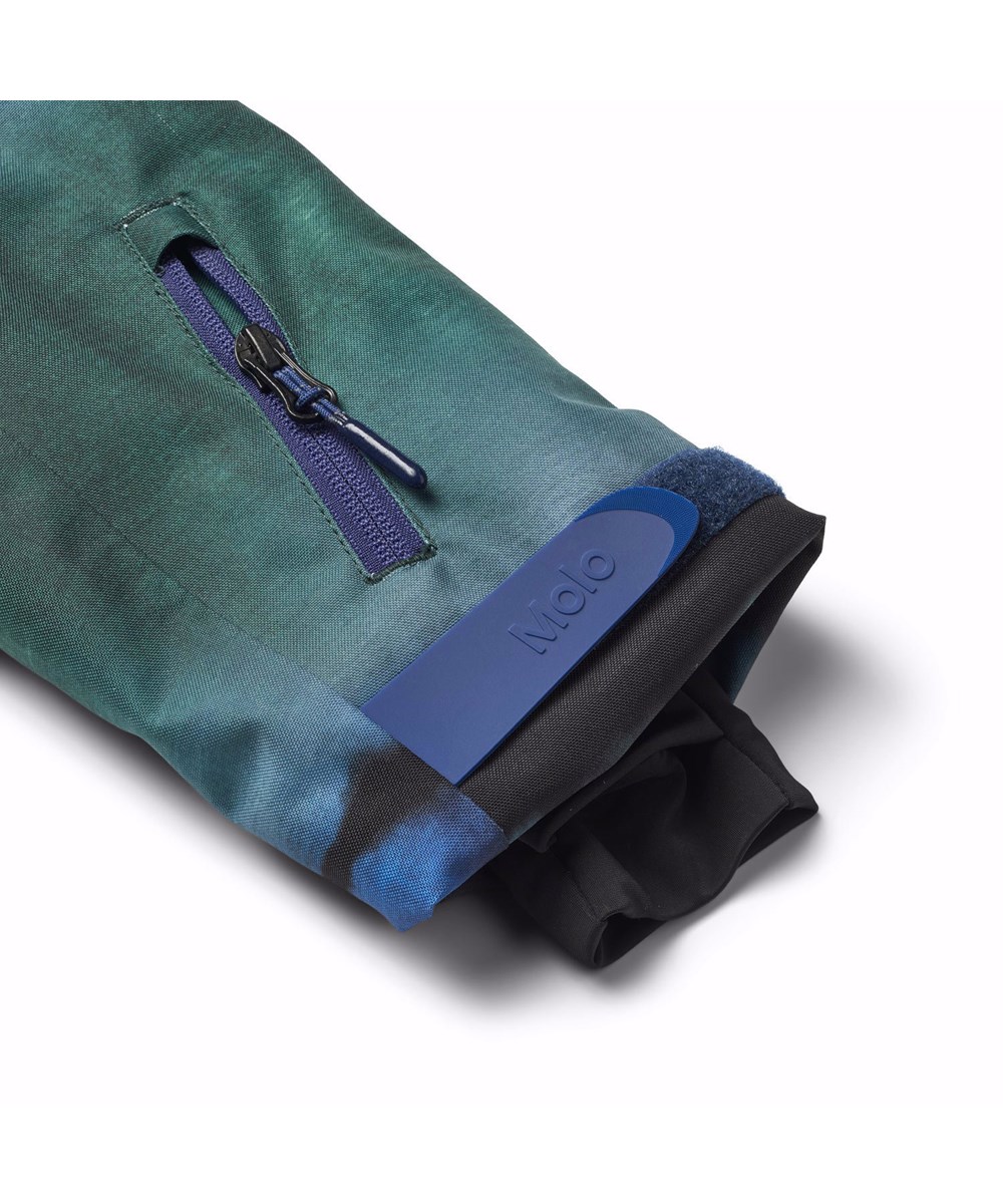 Alpine - Tie Dye Magic - Wind- und wasserdichte Skijacke für Kinder aus recyceltem Polyester in grün und blauem Batikmuster.