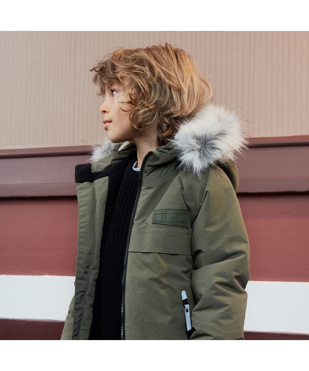 Castor Fur - Vegetation - Recycelte Winterjacke in Grün mit Pelzkragen