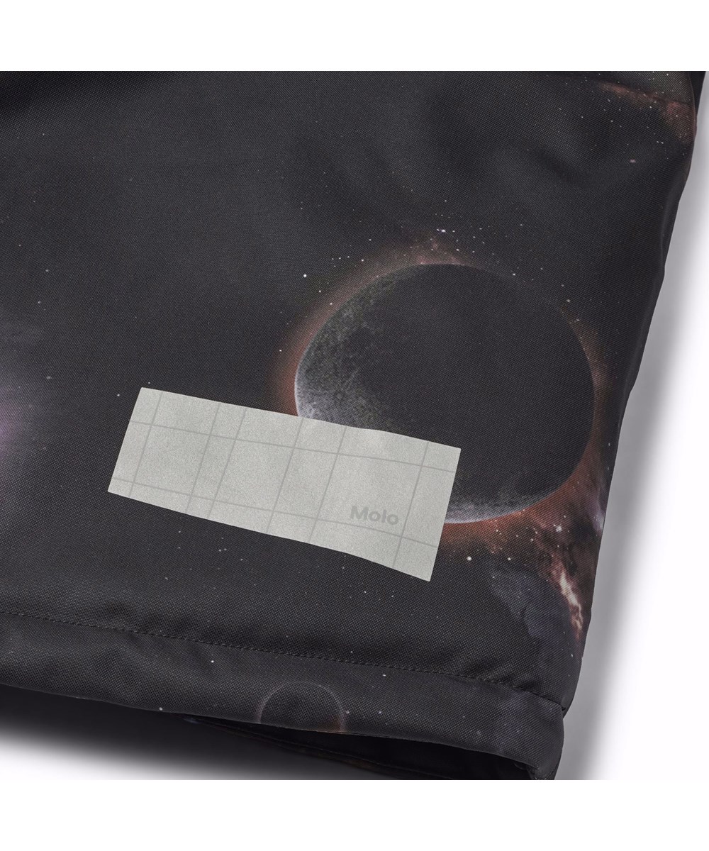 Castor - Infinity - Wind- und wasserdichte Winterjacke für Kinder aus recyceltem Polyester mit einem Druck von Planeten und den wunderschönen Lichtern des Weltraums.