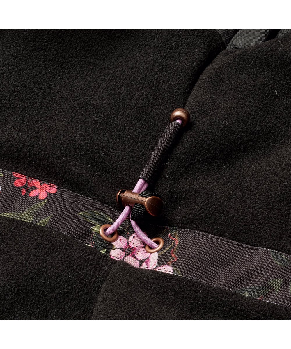 Cathy Fur - Paisley Flowers - Schwarze wind- und wasserdichte Winterjacke für Kinder aus recyceltem Polyester, gefüttert mit 3M™ Thinsulate™.