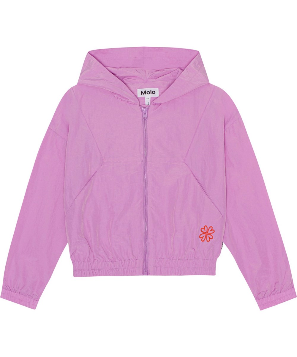 Hali - Alpine Glow - Lila Sportjacke mit einem kleinen gestickten Kleeblatt auf der Vorderseite und der Kapuze