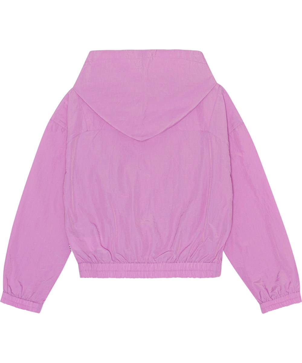 Hali - Alpine Glow - Lila Sportjacke mit einem kleinen gestickten Kleeblatt auf der Vorderseite und der Kapuze