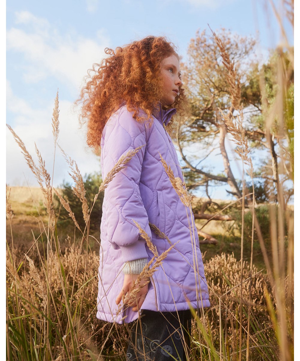 Hannah - Violet Sky - Lila gesteppter Daunenmantel