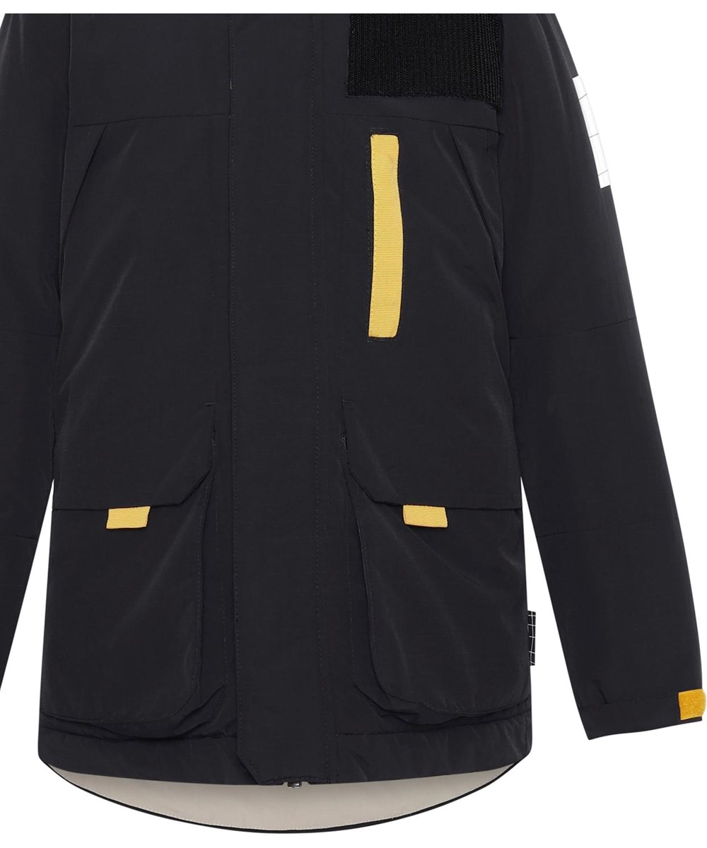 Harding - Black - Recycelte schwarze Jacke mit gelben Details