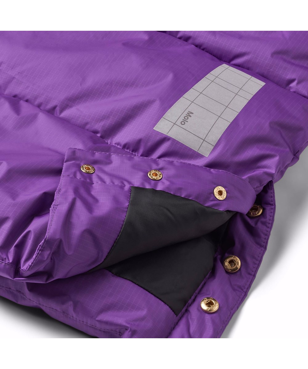 Harper - Warm Purple - Lila Pufferjacke für Kinder aus recyceltem Polyester.