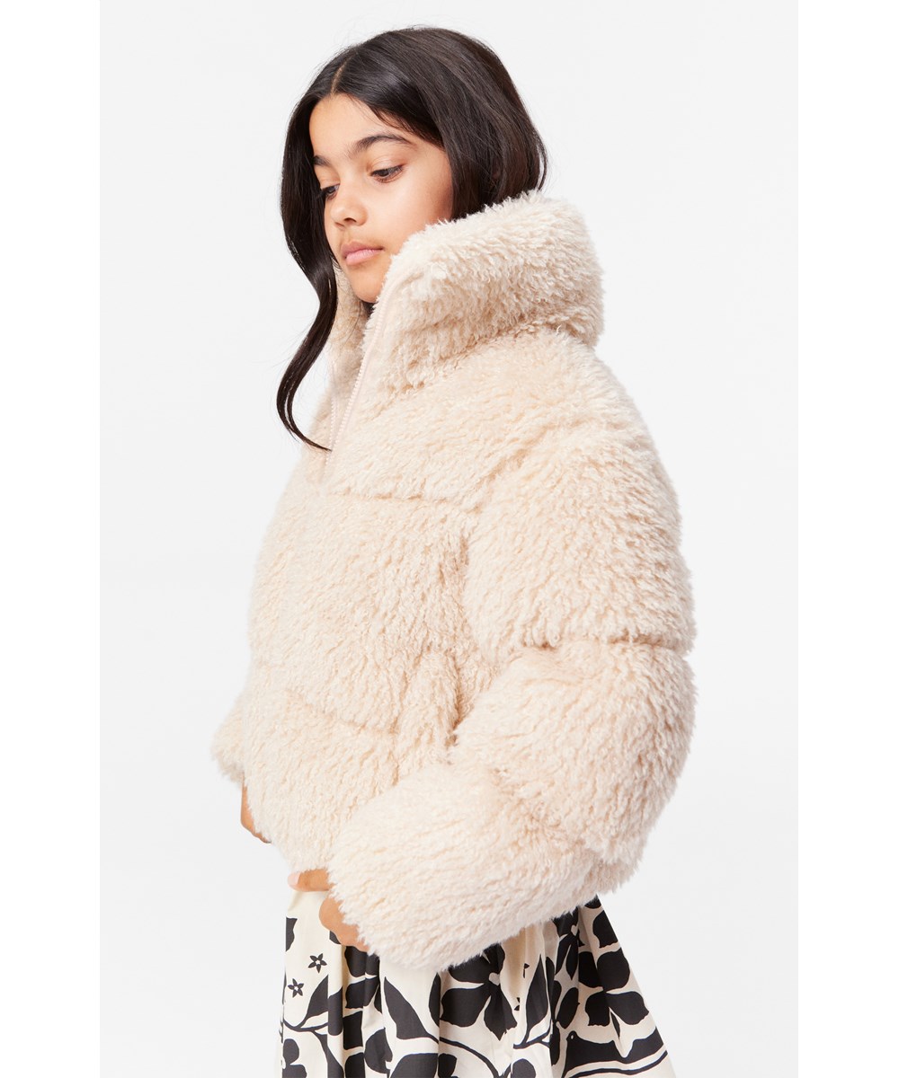 Havi - Sheer Pink - Gesteppte, cremefarbene Kunstpelzjacke im Schaffell-Look