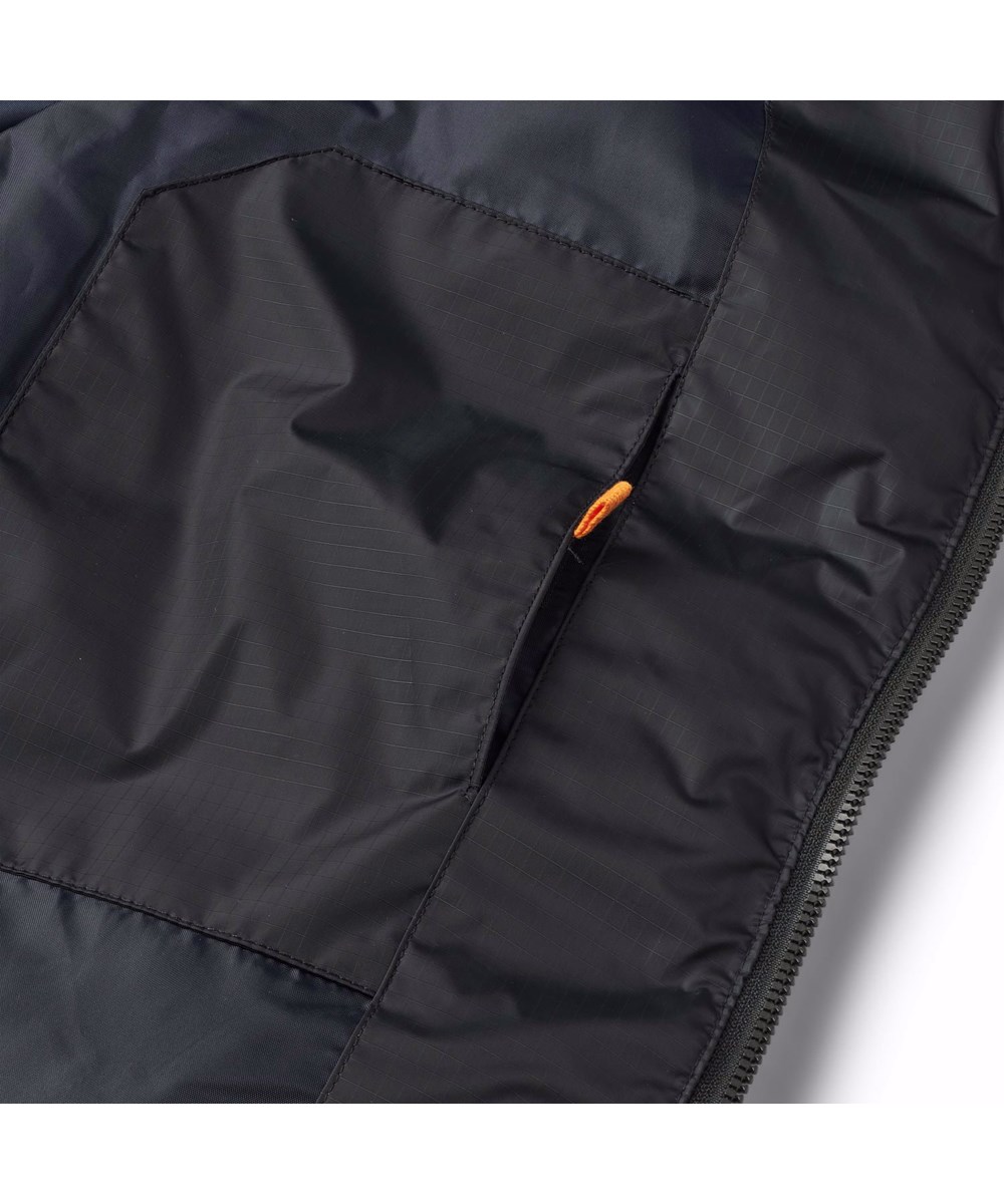 Heike - Dark Night - Warme Weste für Kinder aus recyceltem Polyester in dunkelblauen Schattierungen.