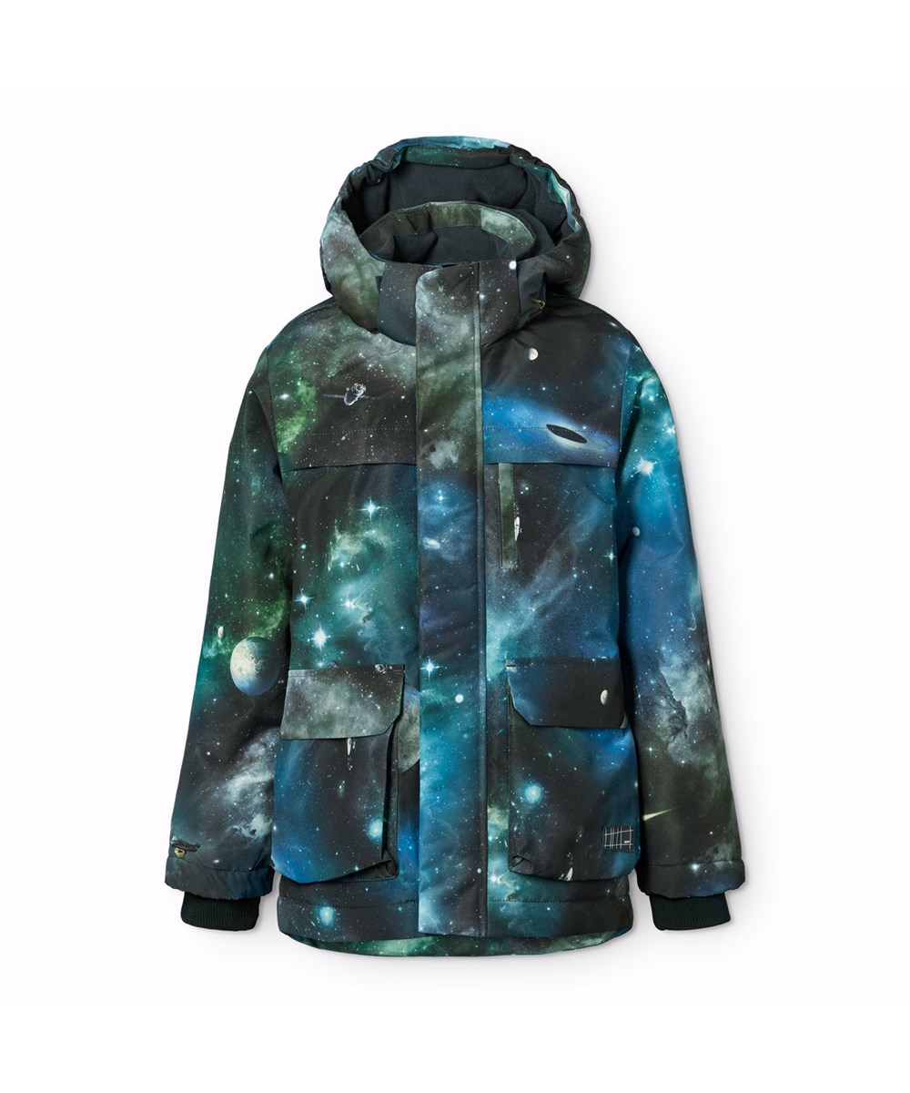 Heiko - Far Out - Wind- und wasserabweisende Jacke für Kinder mit Weltraumdruck aus recyceltem Nylon. Die Jacke verfügt über einen praktischen Reißverschluss, einen hohen Kragen und eine abnehmbare gefütterte Kapuze.