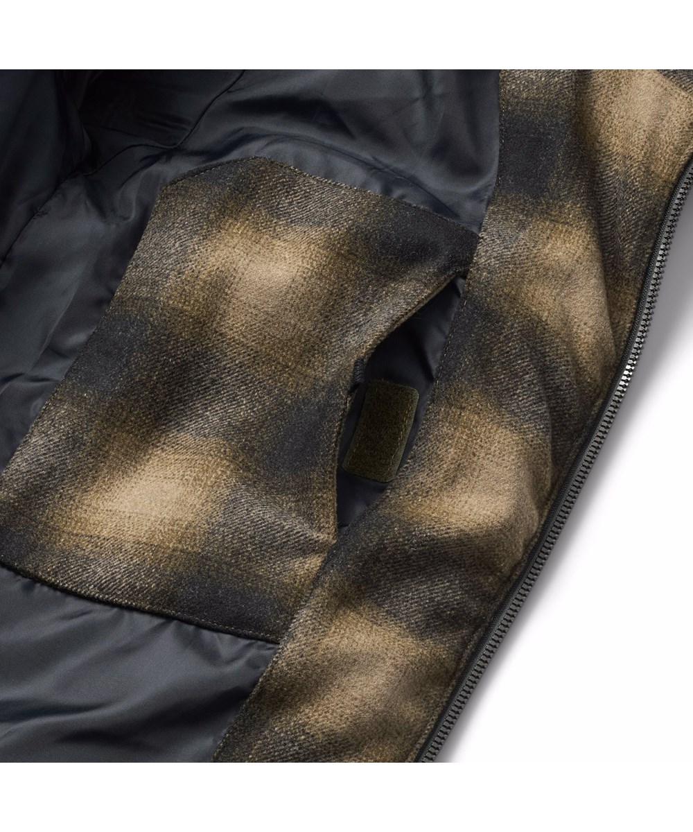 Hilo - Bark Check - Warme und funktionale Jacke für Kinder aus recyceltem Polyester mit praktischem Reißverschluss, hohem Kragen und abnehmbarer Kapuze.