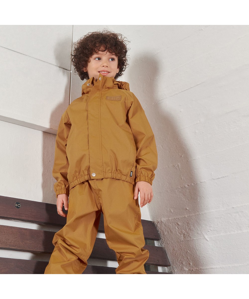 Waiton - Almond - Leichte und atmungsaktive Regenjacke in Goldgelb