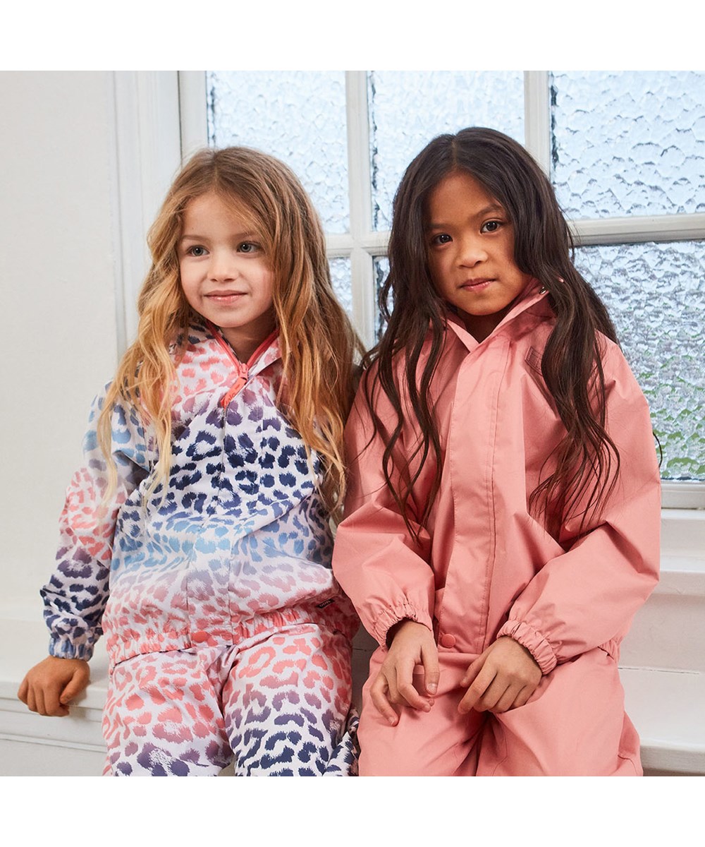 Whalley - Jaguar Stripe MIX - Leichtes und atmungsaktives Regenset mit mehrfarbigem Tiere-Print und Rosa
