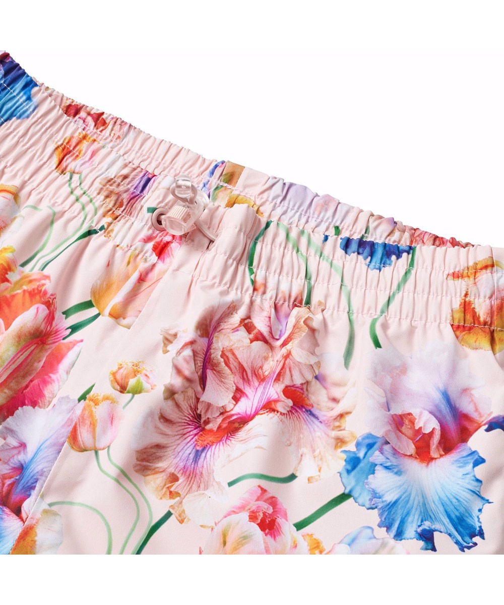 Whalley - Tulip Pink - Pinkfarbenes wind- und wasserdichtes Regenset aus recyceltem Polyester mit einem Allover-Druck von künstlerischen Tulpen.