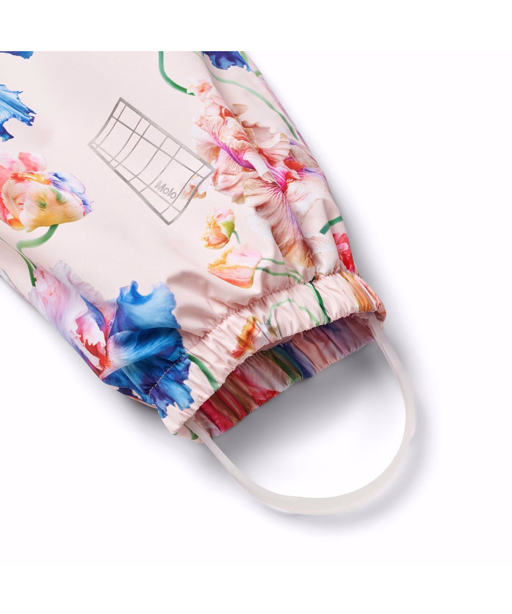 Whalley - Tulip Pink - Pinkfarbenes wind- und wasserdichtes Regenset aus recyceltem Polyester mit einem Allover-Druck von künstlerischen Tulpen.