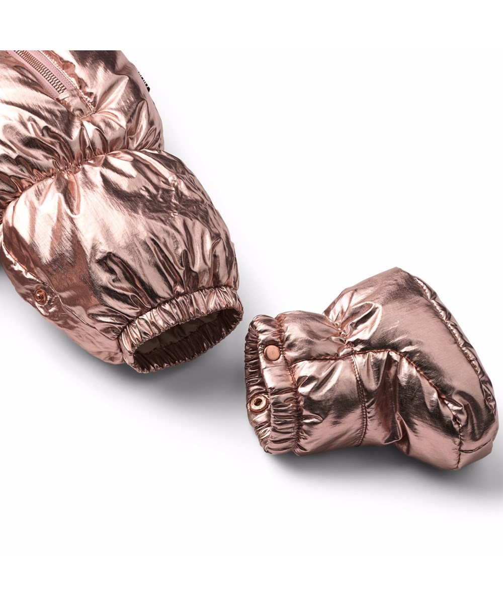 Hebe - Copper - Warmes metallisches Kupfer-Babyanzug, der sich für Spaziergänge im Kinderwagen an kalten Tagen eignet.