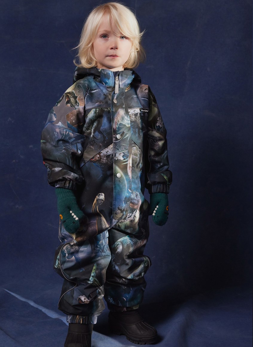 Polaris - Dino In Space - Kinder-Schneeanzug aus recyceltem Polyester mit einem coolen Druck wilder Dinosaurier in dunkelblauen und braunen Farbtönen.