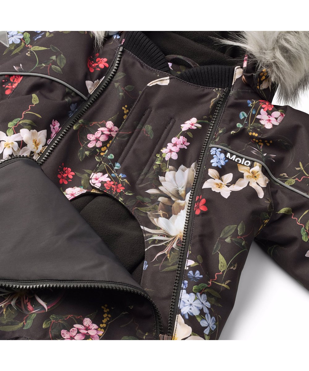 Pyxis Fur - Paisley Flowers - Schwarzer wind- und wasserdichter Schneeanzug für einen kalten Winter mit einem bunten Blumenmuster aus recyceltem Polyester und gefüttert mit 3M™ Thinsulate™.