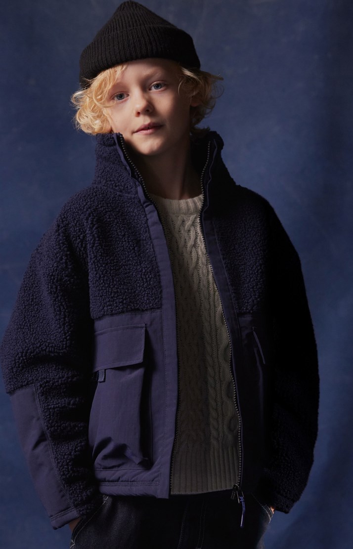 Utha - Dark Night - Dark blue fleece jacket for children with large external front pockets.