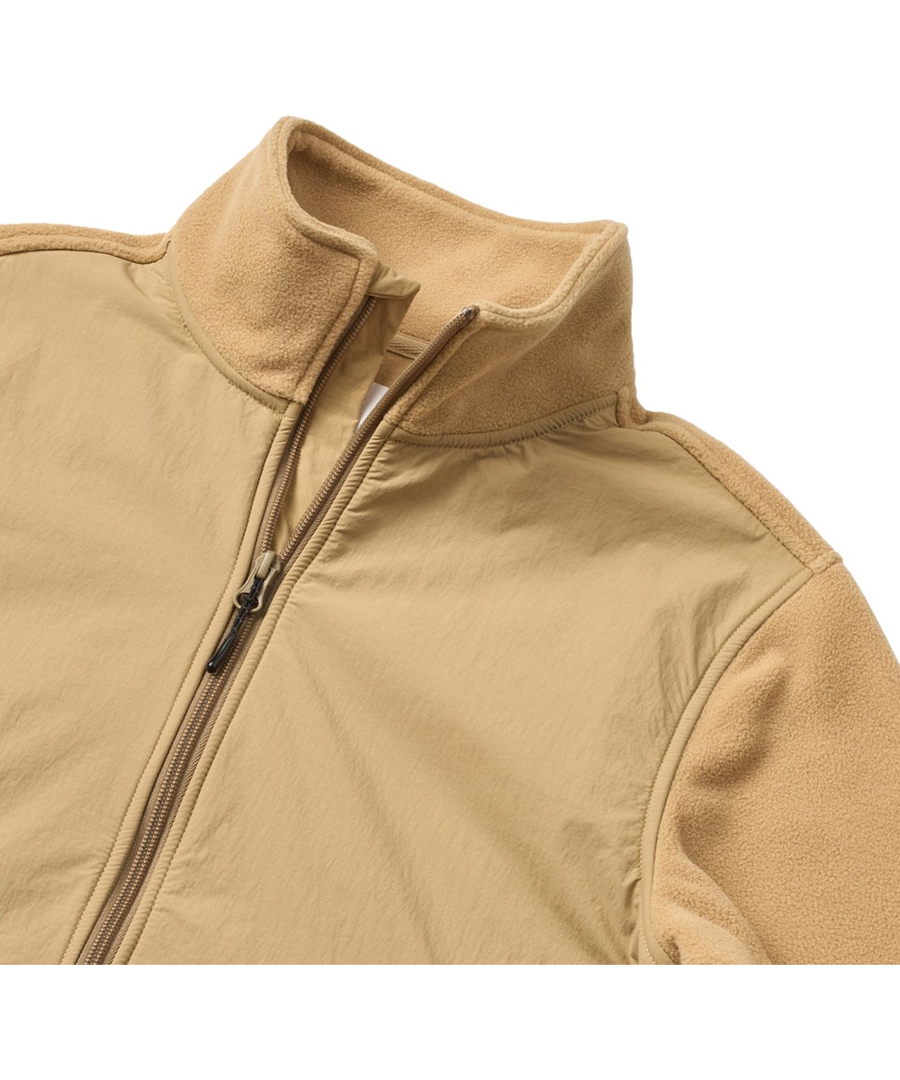 Utta - Desert - Sand-coloured fleece jacket for children made from recycled polyester with a racing car on the back.