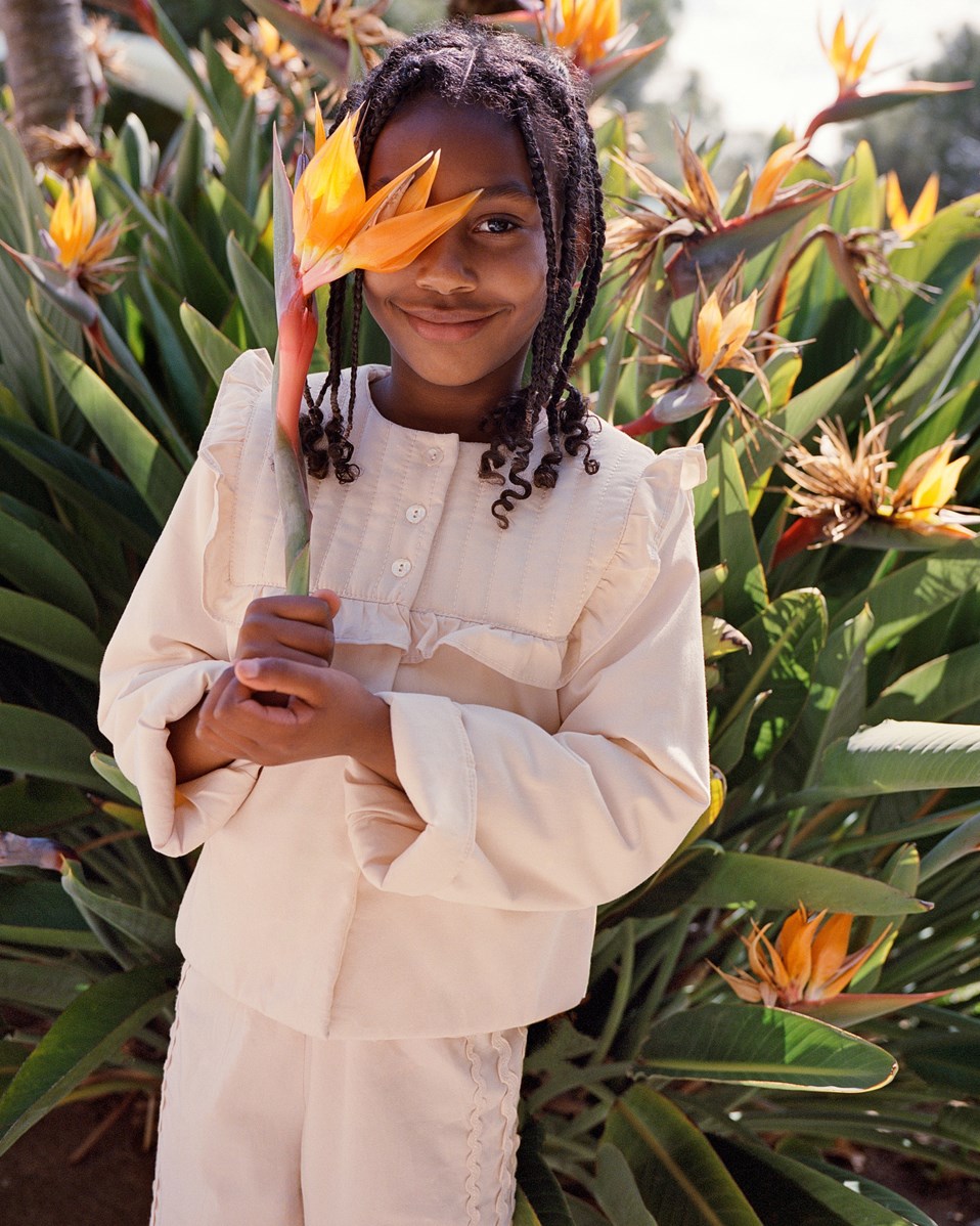 Haleen - Brazilian Sand - Beige padded jacket for children in soft cotton with ruffle edge.