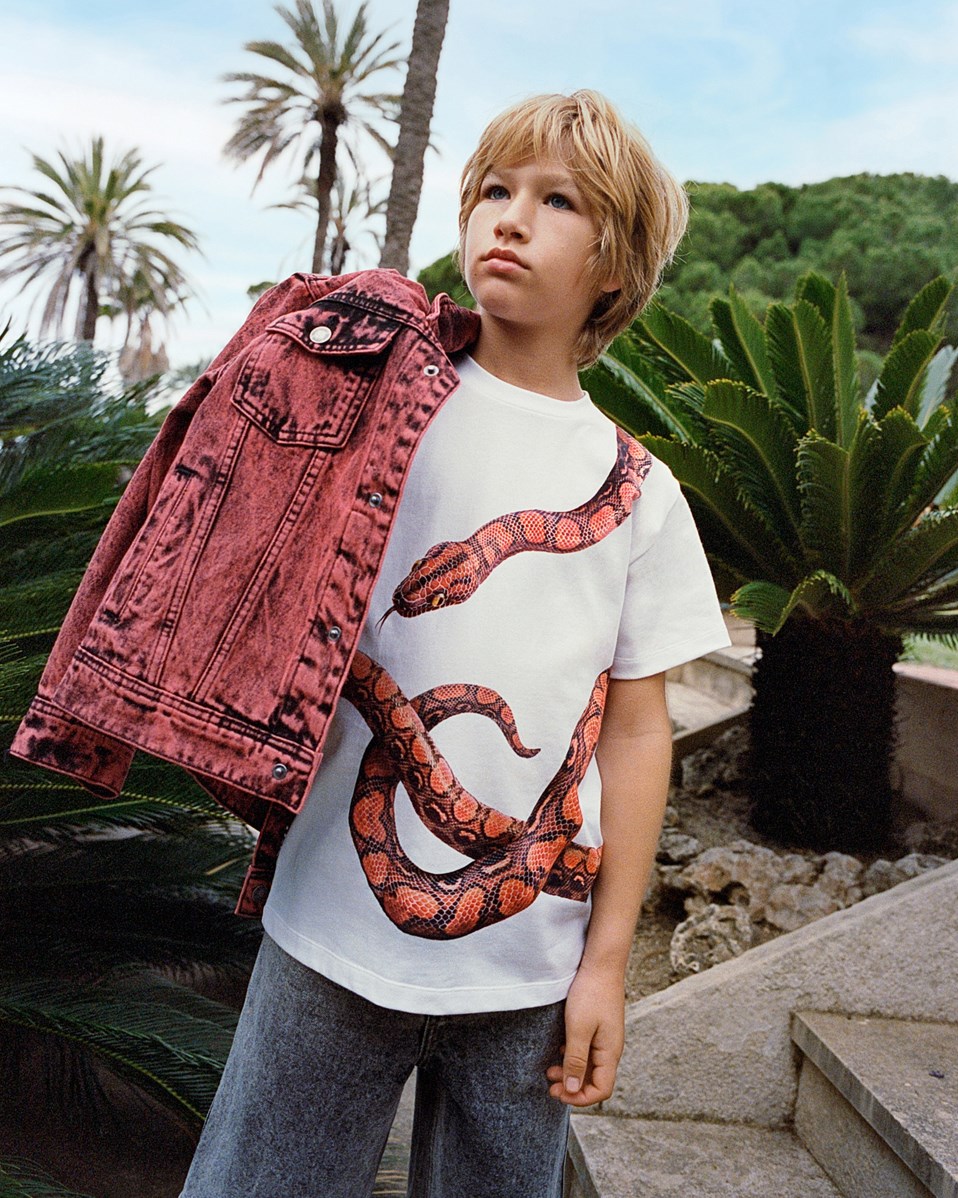 Honore - Fiesta Dye - Red denim jacket for children in washed cotton look.