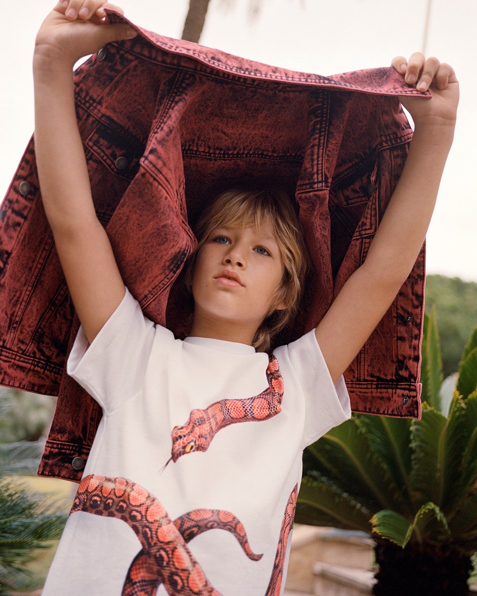 Honore - Fiesta Dye - Red denim jacket for children in washed cotton look.