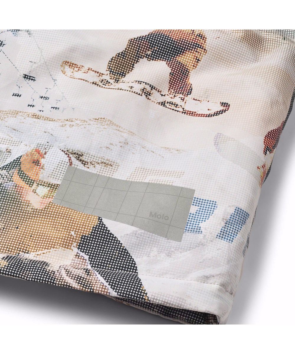 Castor - Spin 1260 - Wind- and waterproof winter jacket for children in recycled polyester with a pixel print of a cool snowboarder in the Alps.