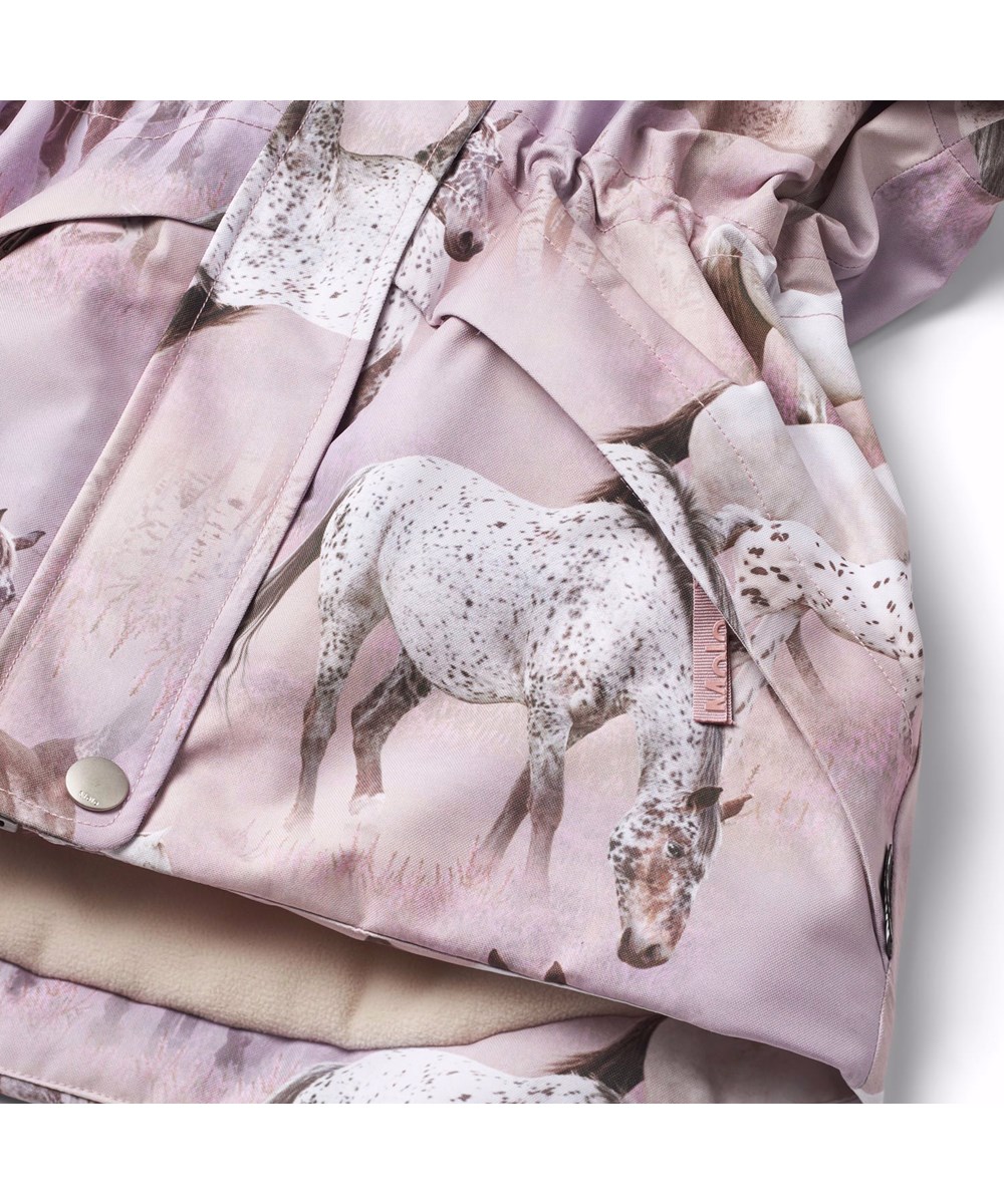 Cathy Fur - Dreamy Horses - Wind- and waterproof winter jacket for children in recycled polyester with a print of horses on a dreamy background in shades of pink and purple.