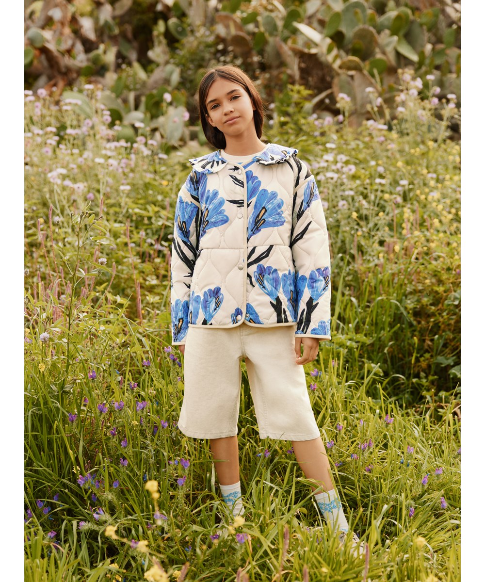 Hailey - Painted Crocus - Off-white wind and water-resistant padded jacket for children made of soft cotton with a wavy quilted pattern and floral print.