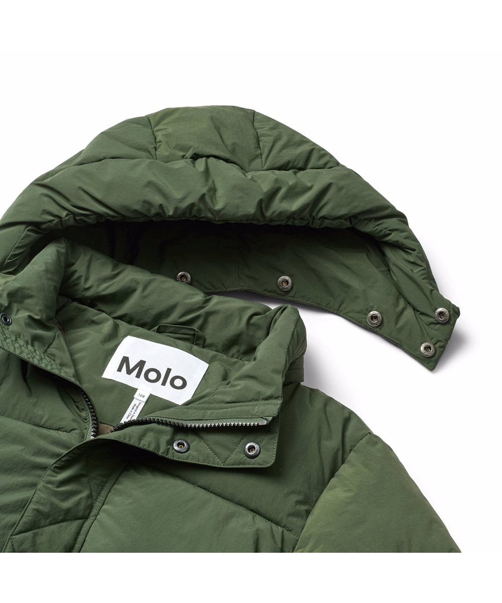 Hayden - Dark Forest - Green water-repellent jacket for children made of recycled nylon and recycled polyester filling.