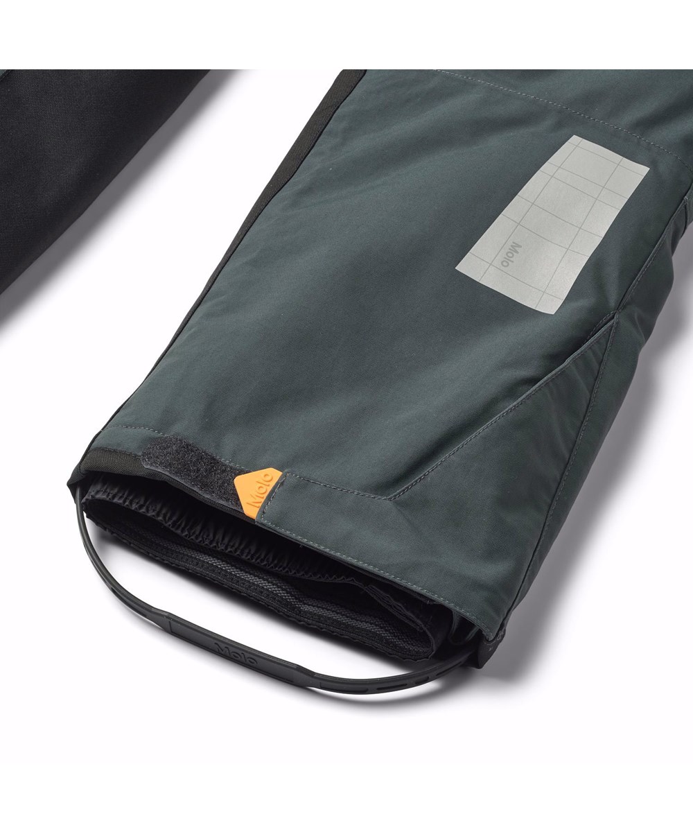 Jump Pro - Space Grey - Dark grey wind- and waterproof trousers for children in recycled nylon.