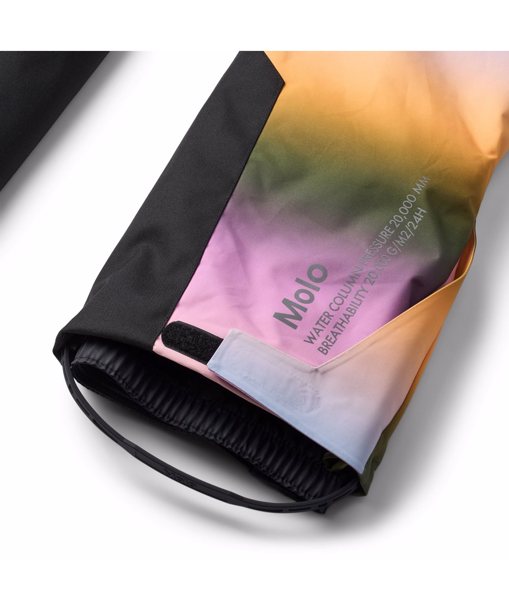 Jump Pro - Rainbow Sky - Rainbow-colored wind and waterproof ski pants for children made of recycled polyester and padded with 3M™ Thinsulate™.